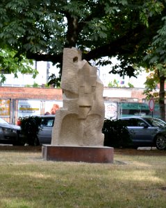 Frankfurt, Gustavsburgplatz, Living Stone (1)