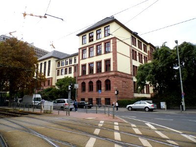 Frankfurt, Hamburger Allee 23, Werner von Siemens Schule