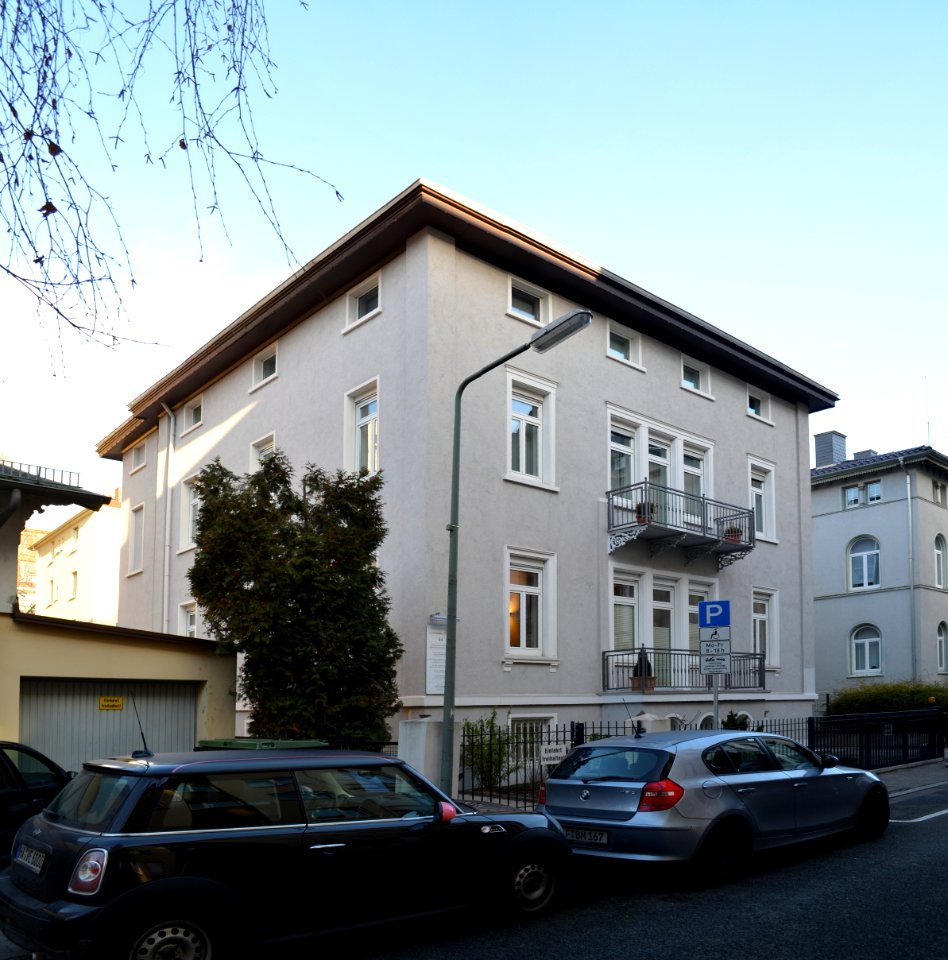 Frankfurt, Finkenhofstraße 44 (1)