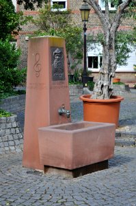 Frankfurt, Fechenheim, Jean Pauli-Brunnen (1)