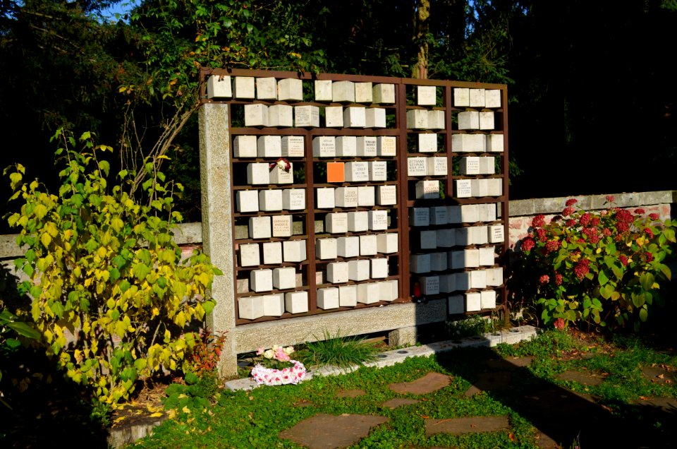 Frankfurt, Hauptfriedhof, AIDS-Memorial, Grab F adM 465u (2)