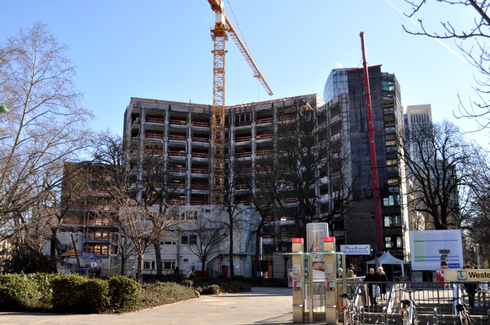 Frankfurt, Triton, entkernt