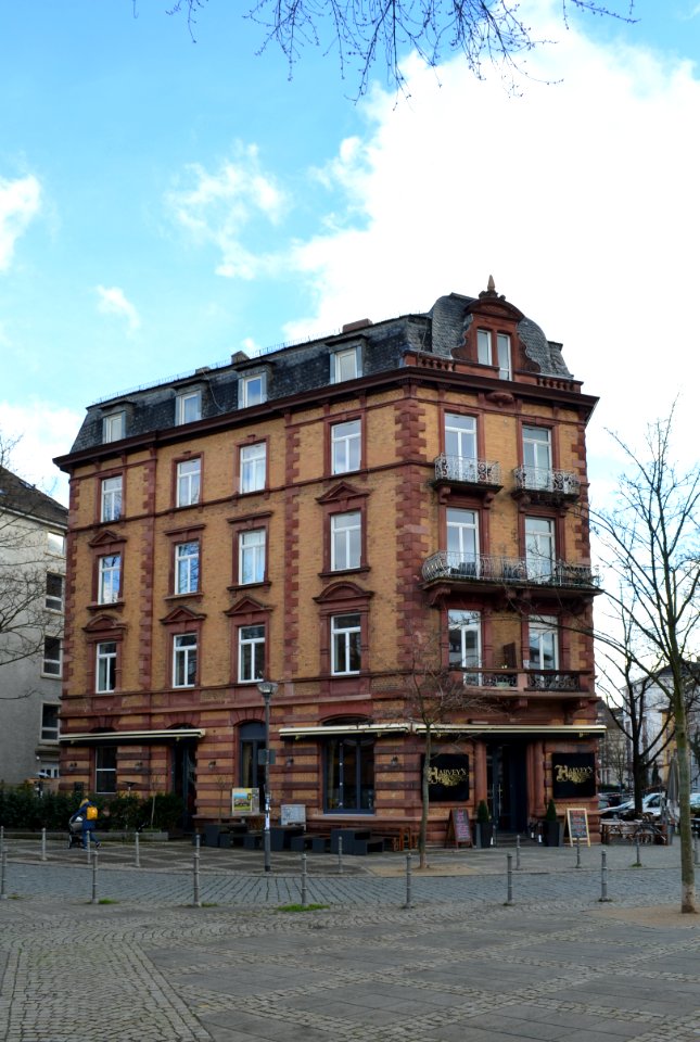 Frankfurt, Günthersburgallee 2