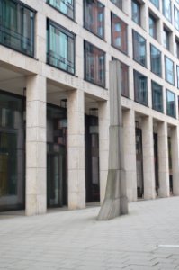Frankfurt, Skulptur vor den Baseler Arkaden