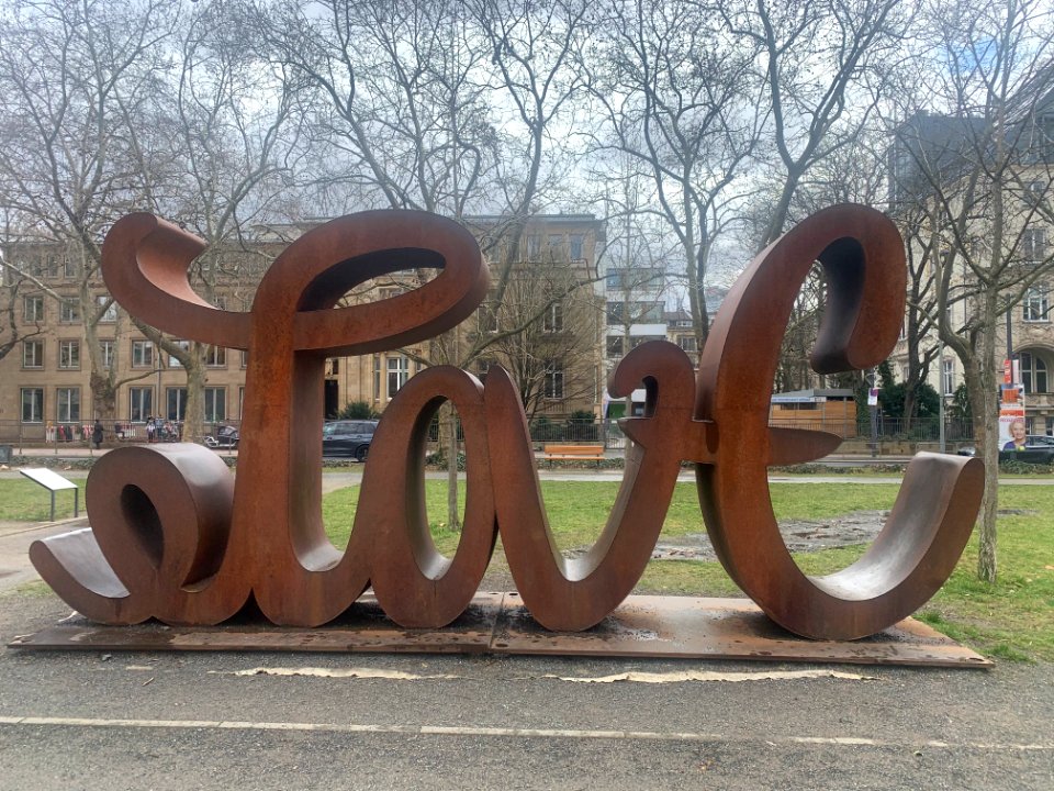 Frankfurt, Senckenberganlage, Love