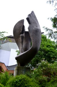 Frankfurt, Skulptur vor dem Rudolf-Steiner-Haus, Heussenstammstraße (1)