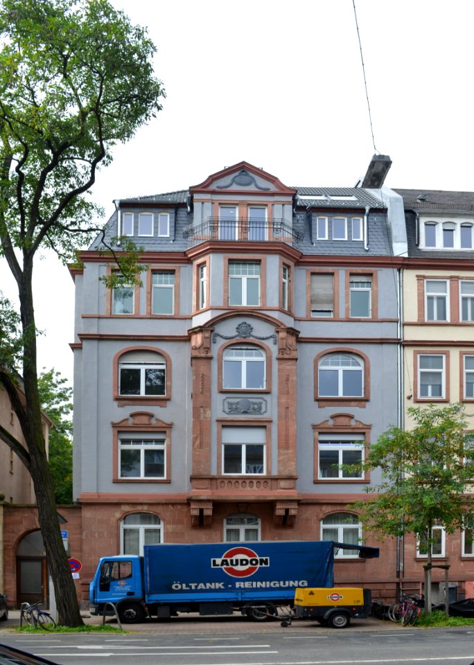 Frankfurt, Schweizer Straße 10