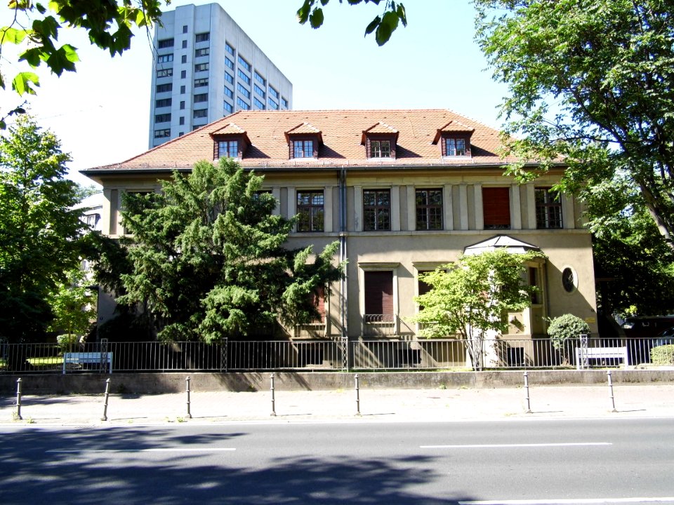 Frankfurt, Senckenbergallee 9-11