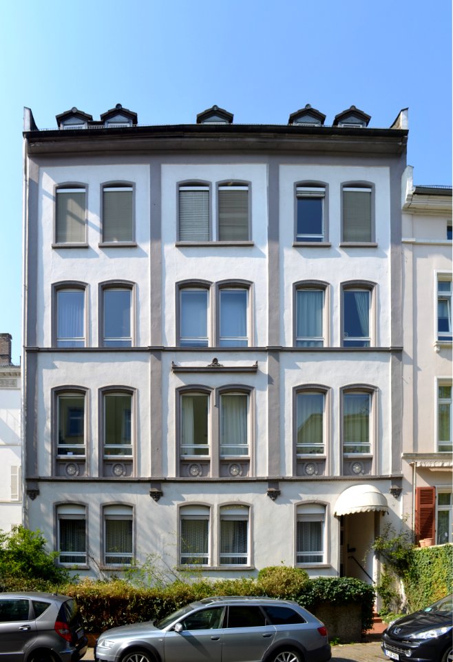 Frankfurt, Uhlandstraße 47