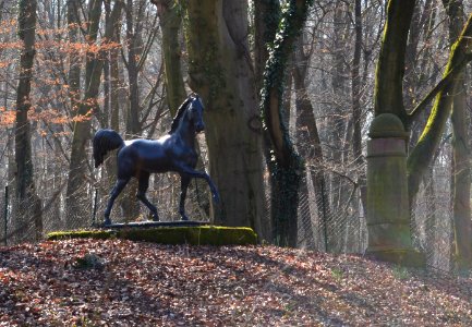 Frankfurt, Louisa-Park, Pferd und Säule (1)