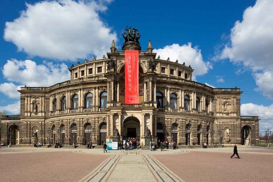 Building opera house historic center