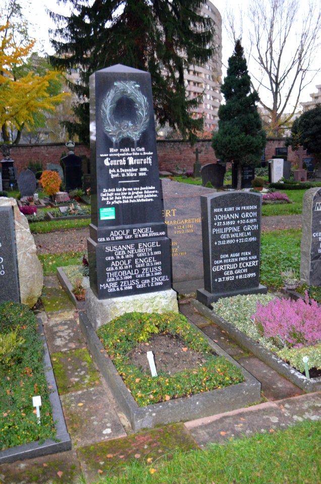 Frankfurt, Südfriedhof, B 308-309, Grab Euler-Freyeisen (1)