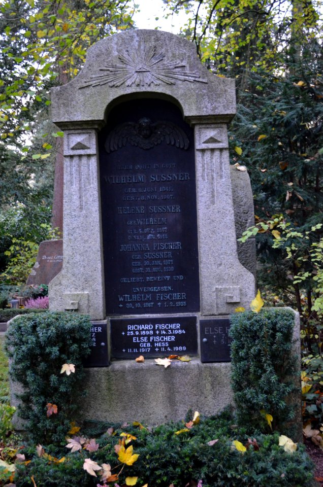 Frankfurt, Südfriedhof, B 752, Grab Sussner (1)