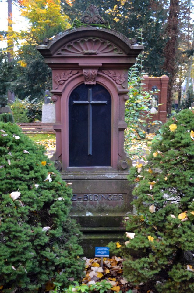 Frankfurt, Südfriedhof, B 226, Grab Denz-Büdinger