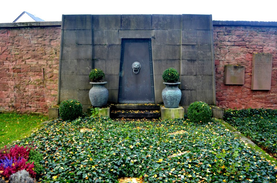 Frankfurt, Südfriedhof, A adM 23-25, Grab Cunze