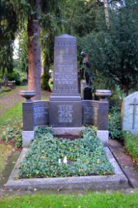 Frankfurt, Südfriedhof, A 750, Grab Fiala