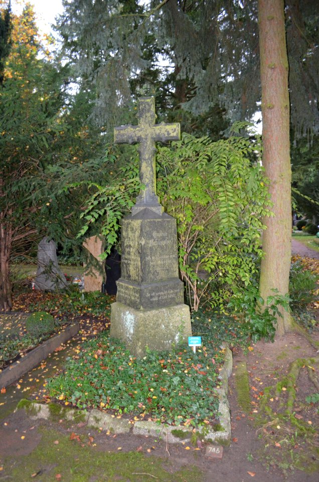 Frankfurt, Südfriedhof, B 746, Grab Schüssler