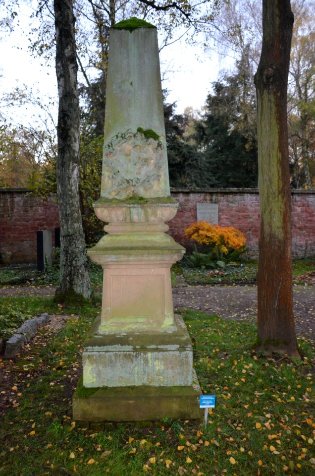 Frankfurt, Südfriedhof, B 83, Grab Reutlinger