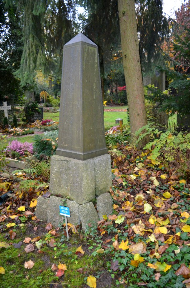 Frankfurt, Südfriedhof, B 757, Grab Assmann