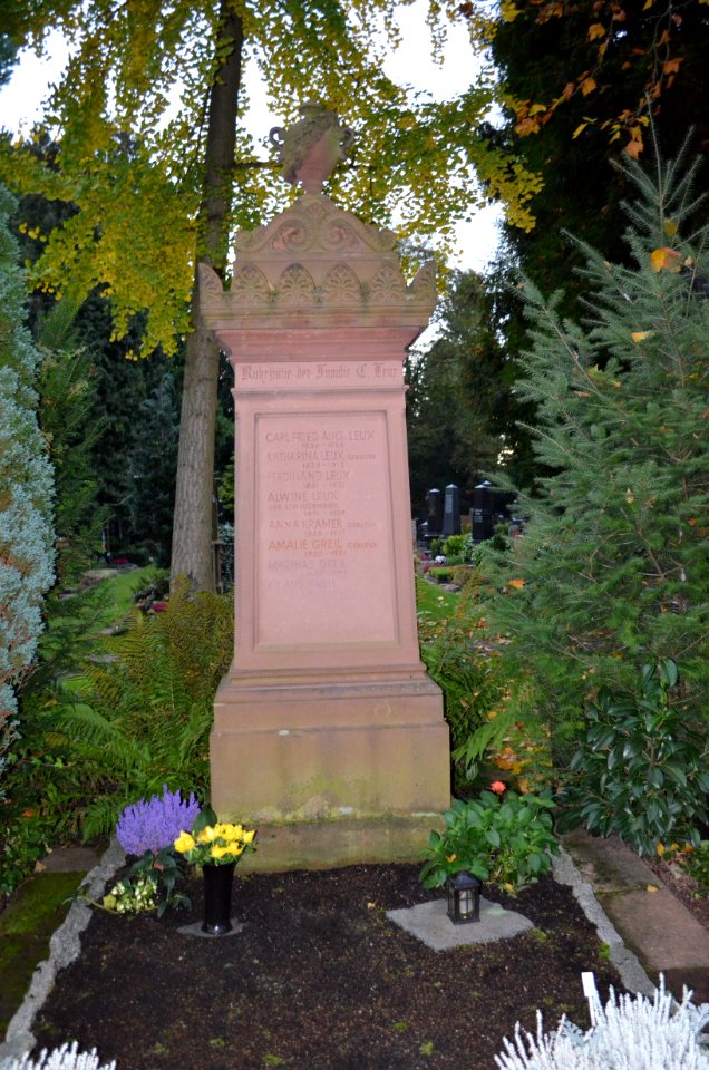 Frankfurt, Südfriedhof, B 91, Grab Leux
