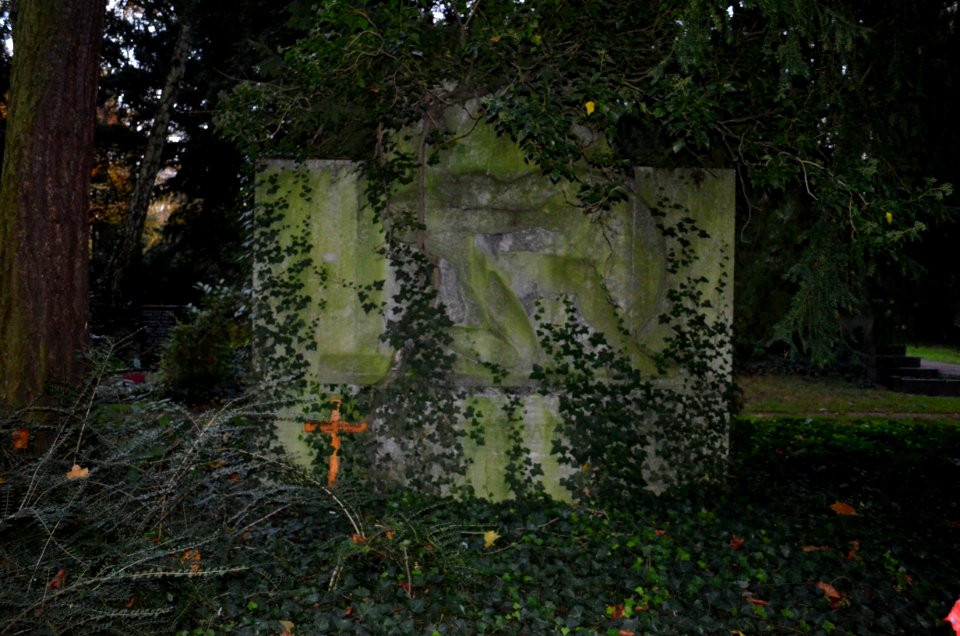 Frankfurt, Südfriedhof, B 1279, Grab Battes