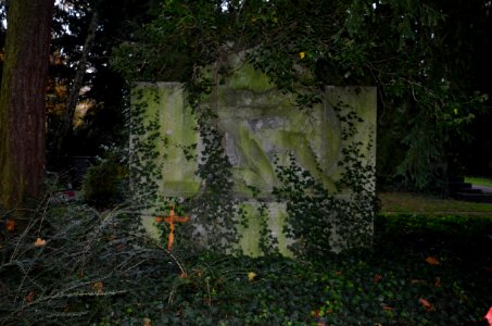 Frankfurt, Südfriedhof, B 1279, Grab Battes
