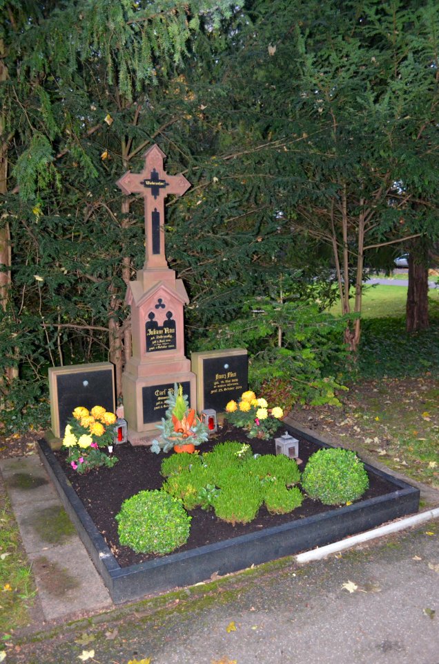 Frankfurt, Südfriedhof, B 275, Grab Nau