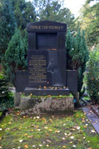 Frankfurt, Südfriedhof, A 210, Grab Büdinger (ohne Trauernde)