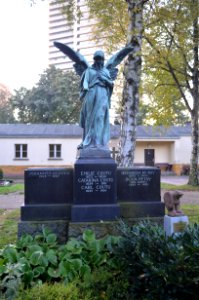 Frankfurt, Südfriedhof, A 323a-325a, Grab Coutou, Richter, Petry
