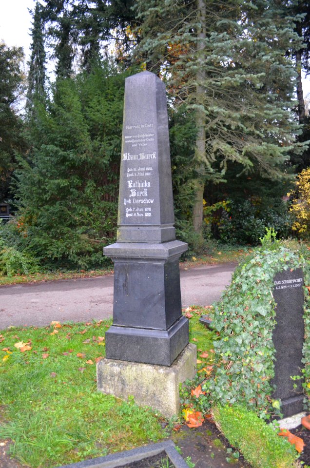 Frankfurt, Südfriedhof, B 521-522, Grab Burck