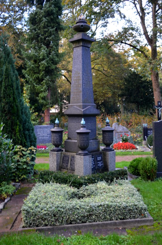 Frankfurt, Südfriedhof, A 331-332, Grab Dörrstein-Goldschmidt