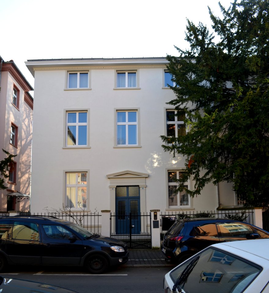 Frankfurt, Adlerflychtstraße 19