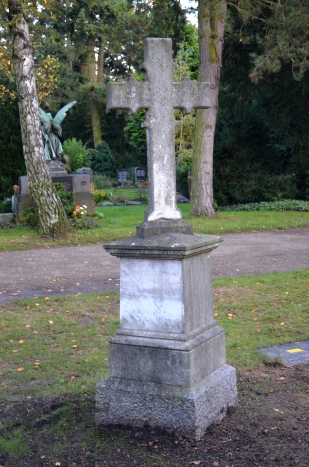 Frankfurt, Südfriedhof, A 23-24Grab Holzamer
