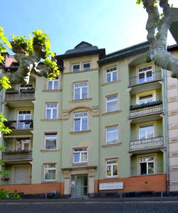 Frankfurt, Dorfelder Straße 8