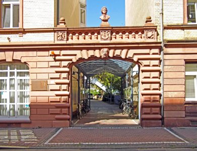 Frankfurt, Basaltstraße 23,Torbogen