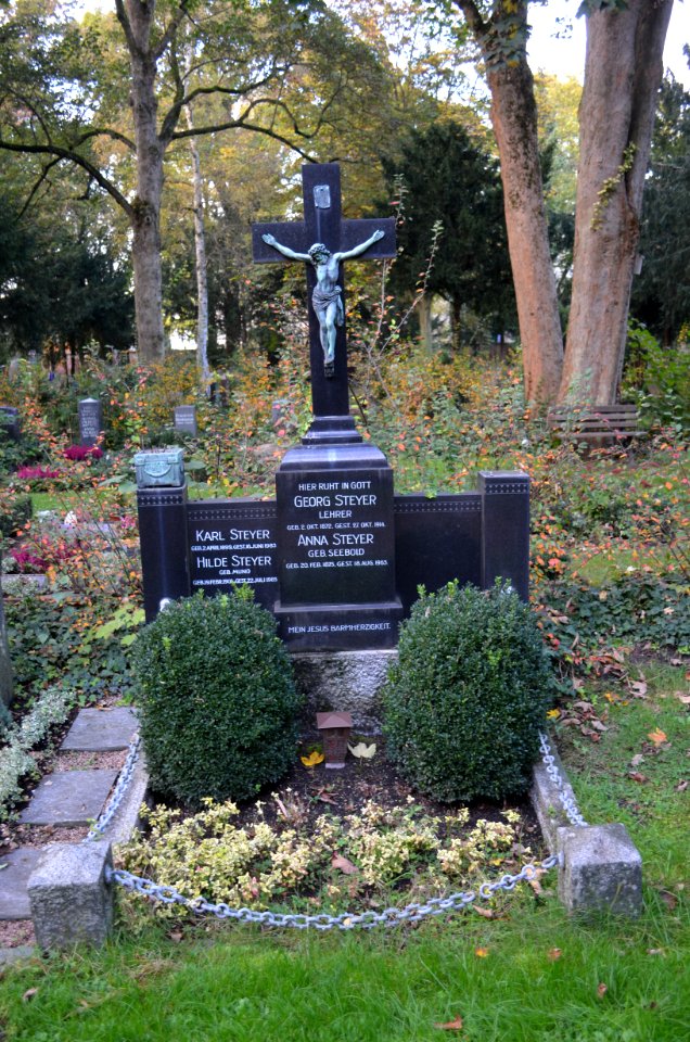 Frankfurt, Südfriedhof, A 743, Grab Steyer