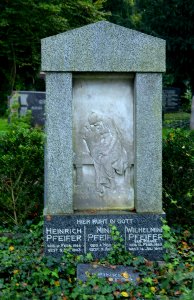 Frankfurt, Südfriedhof, A 137, Grab Pfeifer