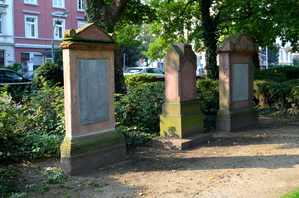 Frankfurt, Alter Friedhof Sachsenhausen, Gräber