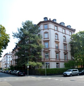 Frankfurt, Danneckerstraße 35, Launitzstraße 11