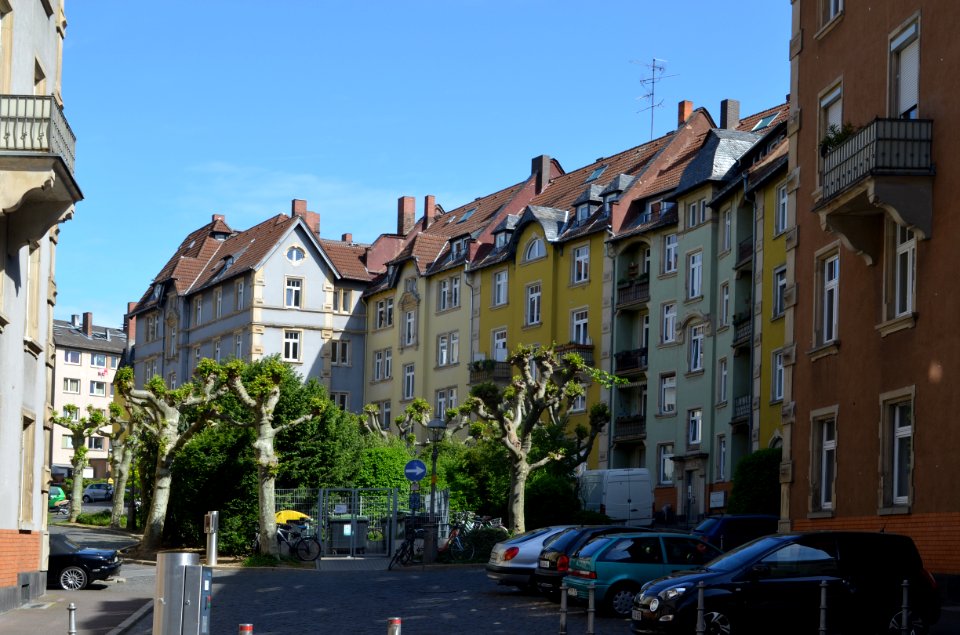 Frankfurt, Dorfelder Straße, rechte Hausnummern (1)