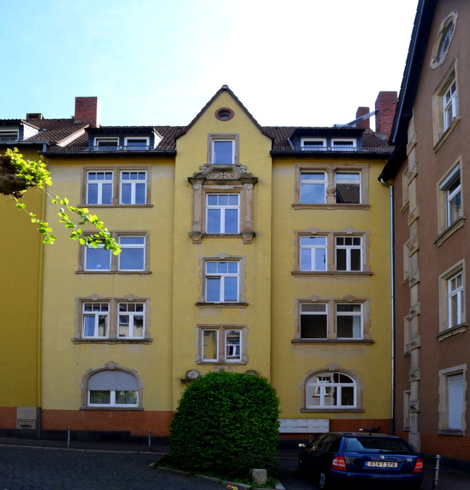 Frankfurt, Dorfelder Straße 4