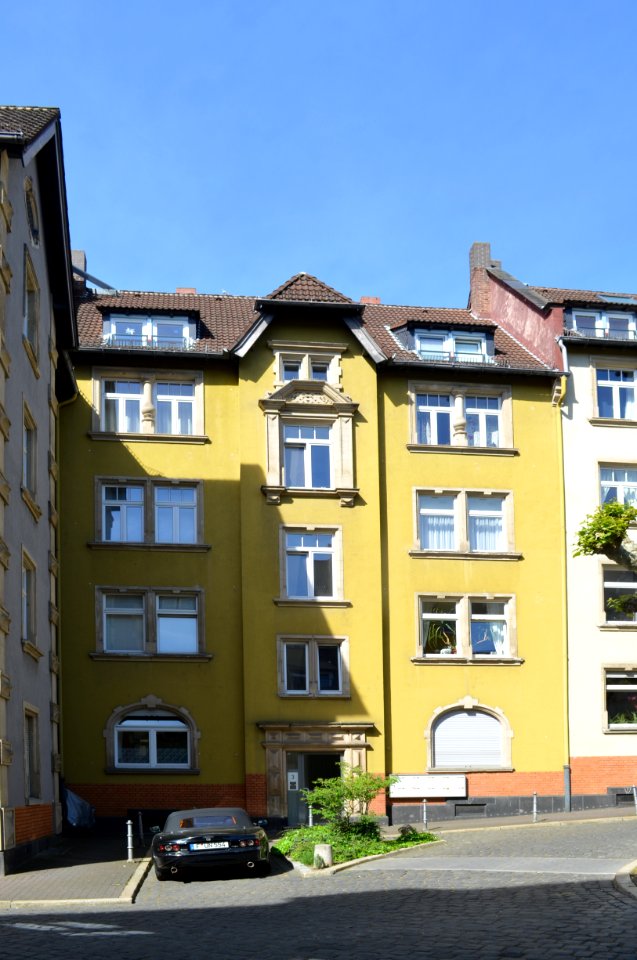 Frankfurt, Dorfelder Straße 3