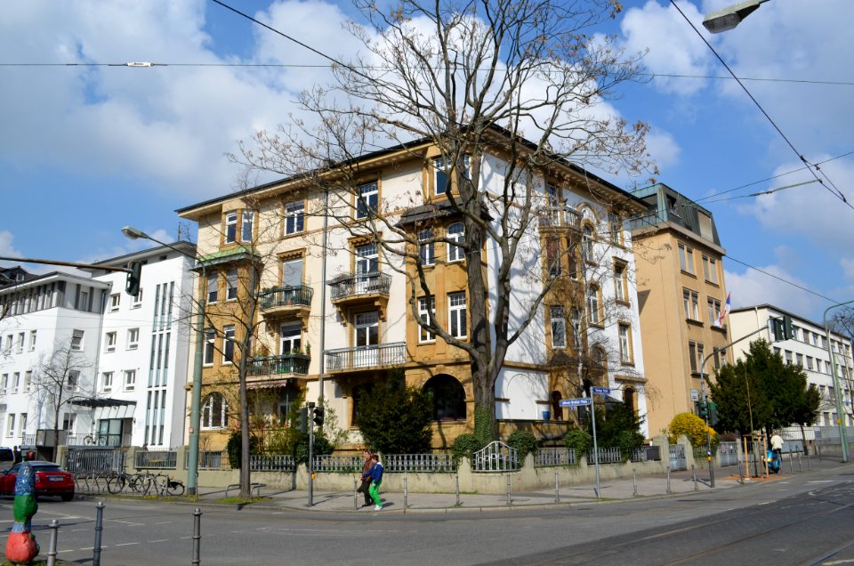 Frankfurt, Alfred-Brehm-Platz 19, Thüringer Straße 1