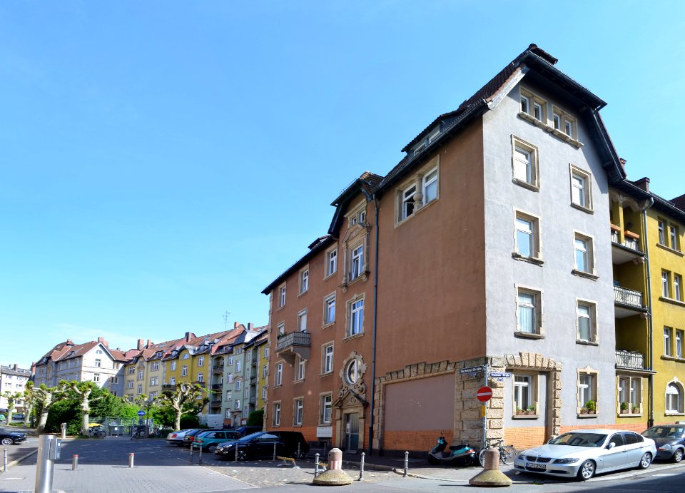 Frankfurt, Dorfelder Straße, rechte Hausnummern