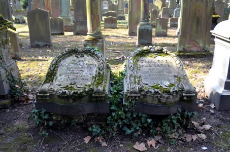 Frankfurt, Jüdischer Friedhof Rat Beil Straße, Grab Hallgarten