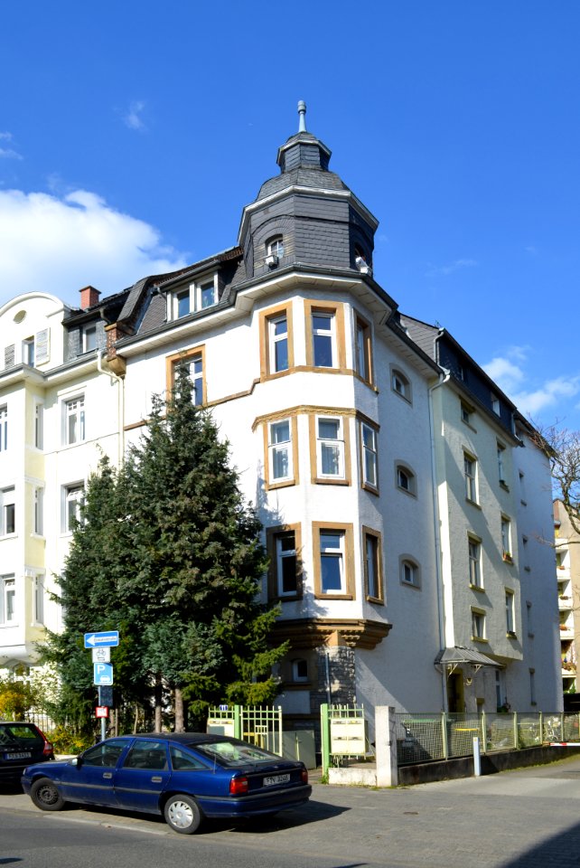 Frankfurt, Dahlmannstraße 11