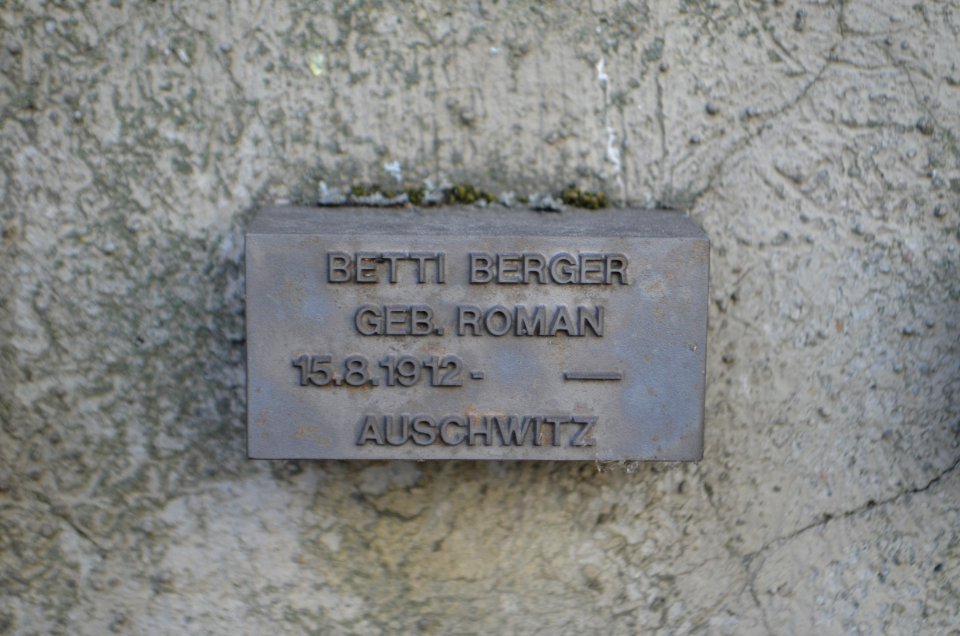 Frankfurt, Jewish cemetery Battonnstraße, memorial stone in sign frieze, Betty Berger