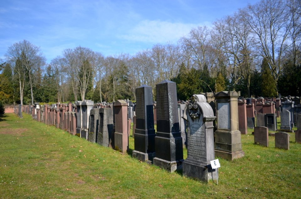 Frankfurt, Jüdischer Friedhof Rat Beil Straße, Gräber