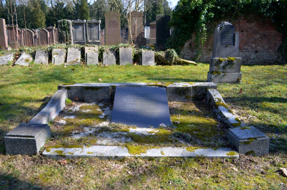 Frankfurt, Jüdischer Friedhof Rat Beil Straße, Grab Simon Wronker