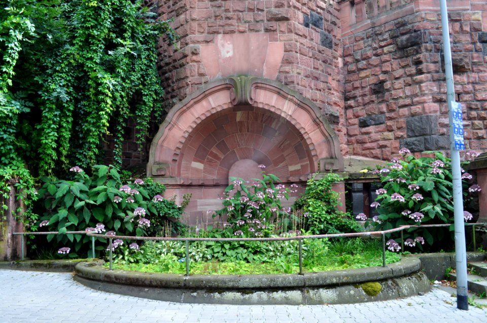 Frankfurt, Mühlbergbrunnen II, Detail